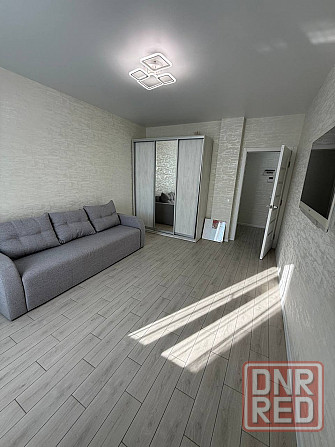 Сдаётся 1-комнатная квартира в Калининском районе, ул. Ходаковского 66Б Донецк - изображение 1