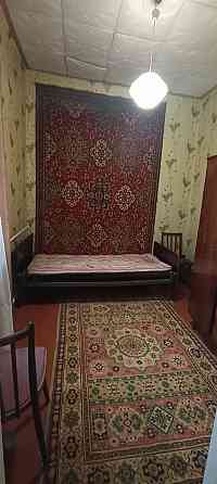 Продается 3-х комнатная квартира на земле 55,5 кв,с огородом, гаражом (имеется погреб) ,летней кухне Макеевка