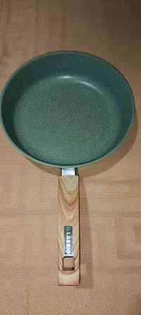 Продам антипригарную сковороду Донецк
