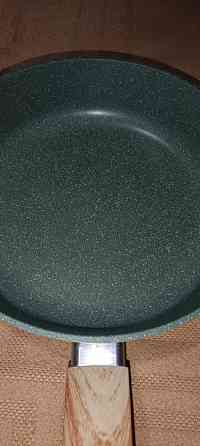 Продам антипригарную сковороду Донецк