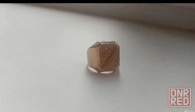 Перстень печатка, мужской, золото Макеевка - изображение 1