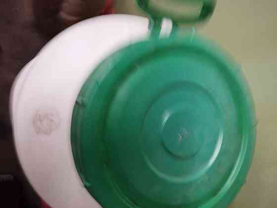 Ёмкости пищевые -цвет белый крышка -резьба-30л. Донецк