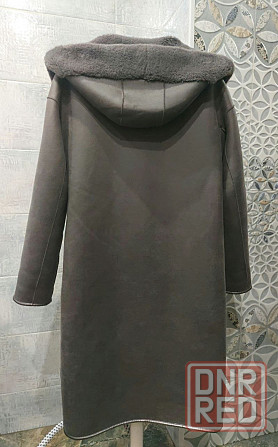 Искусственная двухсторонняя шубка с капюшоном 44 размер оверсайз Макеевка - изображение 3