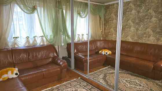 продаю 3х ком кв с каминным залом просторной кухней, французским балконом, мебелью и техникой Донецк