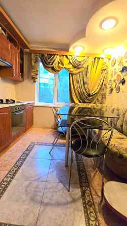 продаю 3х ком кв с каминным залом просторной кухней, французским балконом, мебелью и техникой Донецк