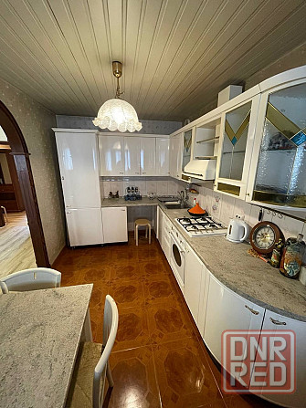 Сдается трехкомнатная квартира в Кировском районе по ул. Петровского (Текстильщик). Донецк - изображение 1