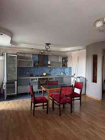 Сдаётся, на длительный срок, уютная трехкомнатная квартира в Ворошиловском районе Донецк