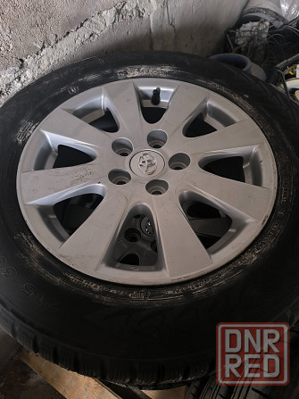 Зимняя резина с дисками комплект 16 Тойота оригинал Донецк - изображение 1