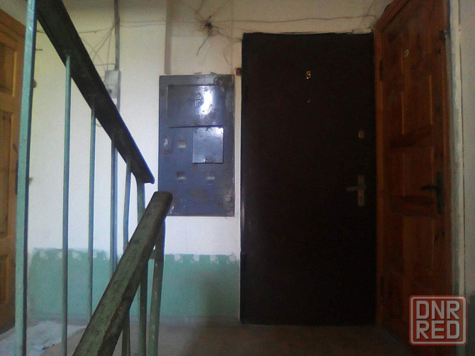 Продаётся (можно под материнский капитал) : 1 - комн. кв. Кировск - изображение 2