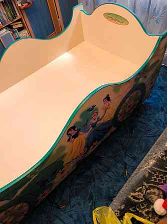 Продам кровать для девочки Донецк