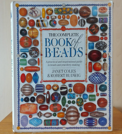 Книга о бисера и бусинах (язык издания английский). Донецк