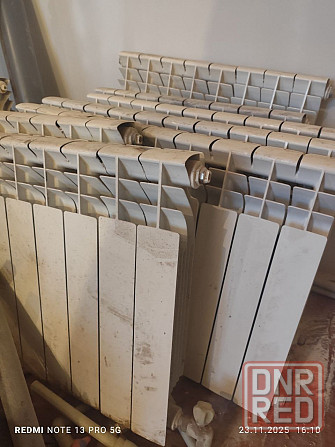 Биметаллический радиатор в хорошем состоянии Макеевка - изображение 1