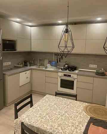 Сдам в Донецке трехкомнатную квартиру. Донецк