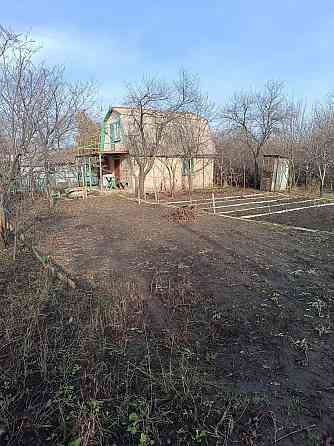 Двухэтажный дачный дом на участке 6 соток. Донецк