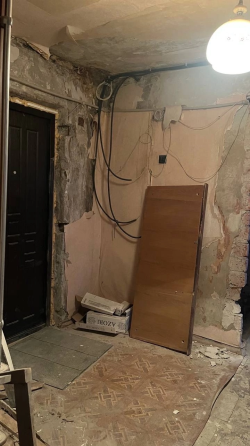 Продам 4-х комнатную квартиру 5-й этаж 5-ти этажного дома Зугрэс