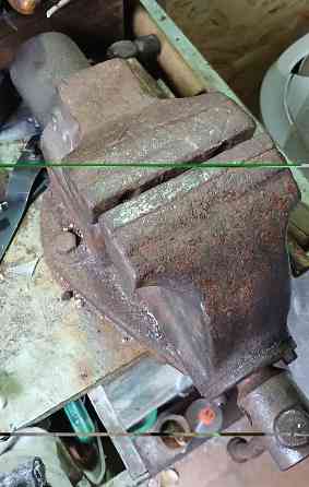 Продам тиски . Донецк