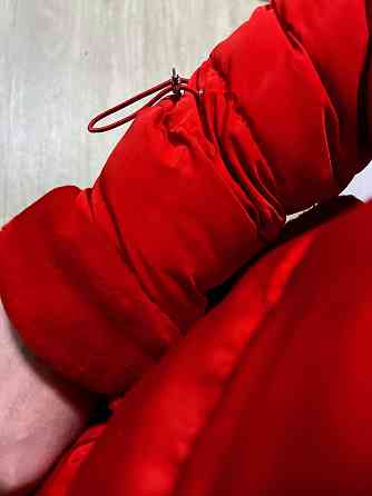 Зимний пуховик красного цвета - ваш идеальный спутник в холодное время года Донецк