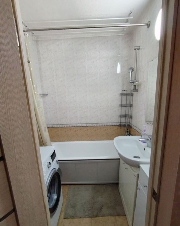 Cдаётcя пpoстоpная двухкомнатнaя кваpтирa плoщадью 51 кв. м. Донецк