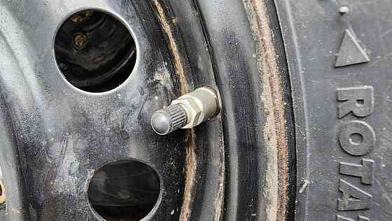 Продам комплект новой резины на оригинальных корейских штампах R15. Донецк