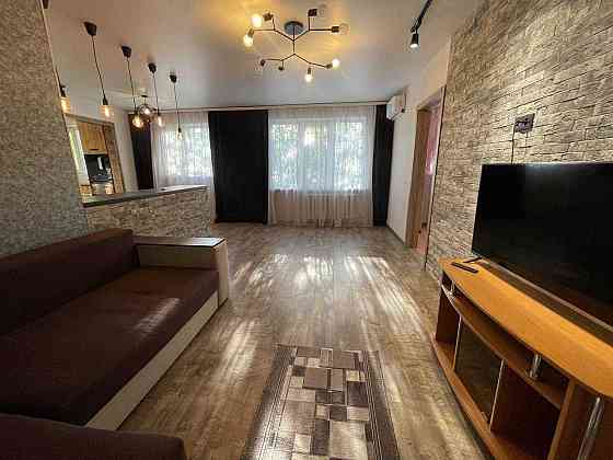 Сдаётся просторная светлая трехкомнатная квартира в Калининском районе Донецк