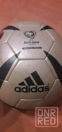 Фирменный мяч Адидас с евро 2004г. Донецк - изображение 1