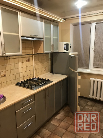 Сдам 1ком Текстильщик сш92 с ремонтом 2/9 с мебелью и техникой вода холодная и горячая Донецк - изображение 1