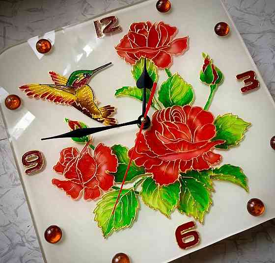 Часы "Колибри", 26 на 26 см. Донецк