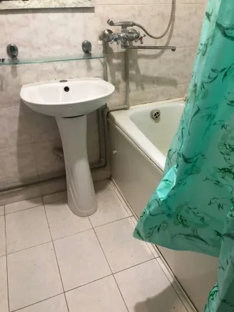 Продам 2-х ком.кв. Текстильщик. ул. Петровского , рядом рынок. Донецк