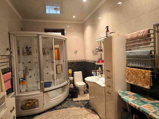 Продам дом 180 кв.м. в живописном месте, берег пруда, 15 соток. Донецк