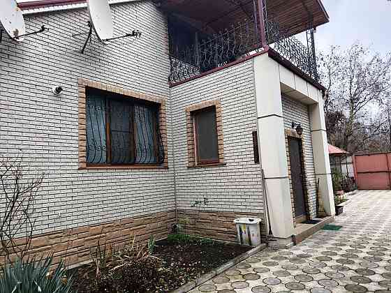 Продам дом 180 кв.м. в живописном месте, берег пруда, 15 соток. Донецк