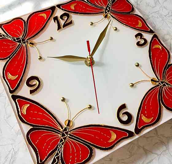 Часы "Красные бабочки", 23 на 23 см. Донецк