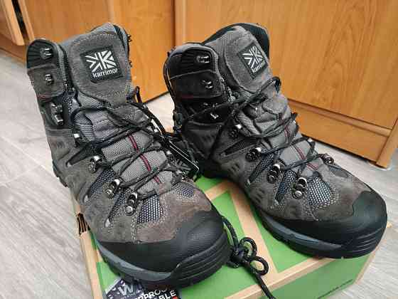 Новые непромокаемые ботинки. Размер 41 Макеевка