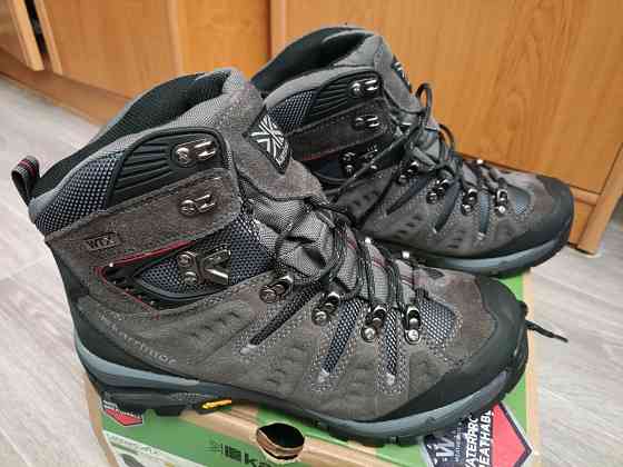 Новые непромокаемые ботинки. Размер 41 Макеевка