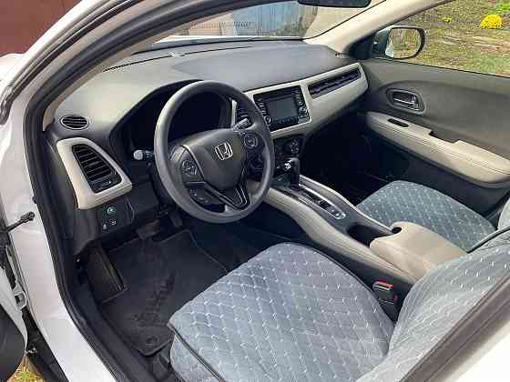 Хонда HRV 2020 цвет кузова белый жемчуг бензин 1,8 полный привод 4 х4 Донецк