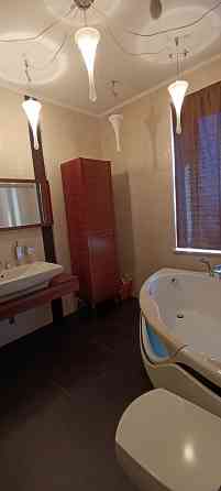 Продам 4-х комнатную 200 м² в Новострое. Два уровня. Три санузла. Ремонт. Терраса. Паркинг. Донецк