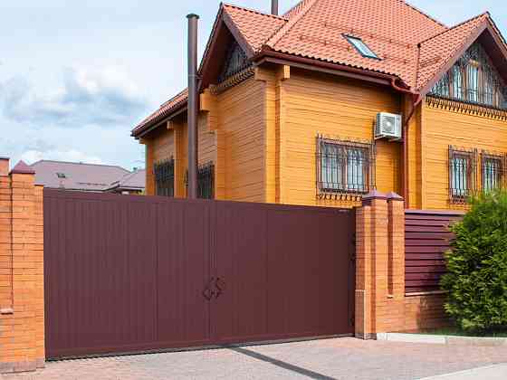 Распашные гаражные ворота DoorHan Донецк