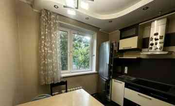 Сдаю двушку в Буденовском районе на 3 этаже девятиэтажки с площадью 54.1м Донецк