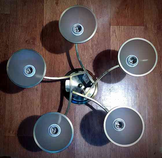 Светильник в комнату (люстра) Донецк