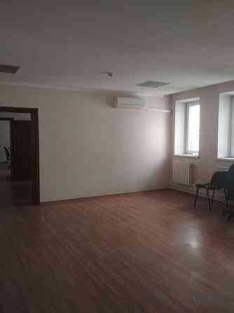 Сдам Офис 350 м2 (есть возможность увеличения площади на 50 м²) Калининский р-н ориентир Мединститут Донецк