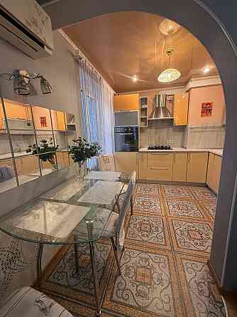 Продаётся уютная 2-комнатная квартира с дизайнерским ремонтом в самом центре города, пр. Дзержинског Донецк