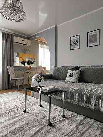 Продаётся уютная 2-комнатная квартира с дизайнерским ремонтом в самом центре города, пр. Дзержинског Донецк