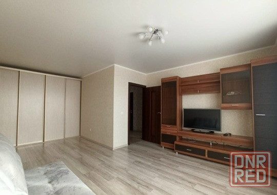 Сдаю однокомнатную квартиру 50.0 м² этаж 5/9 город Донецк, Кировский район, улица Высоцкого. Донецк - изображение 1