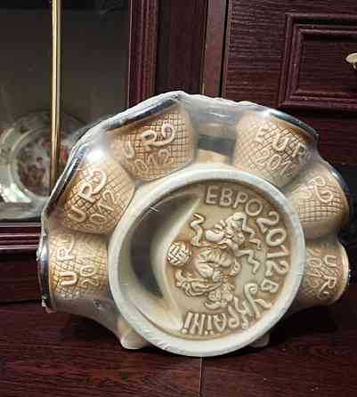 Штоф и стопки ( набор ) евро 2012 новый Донецк