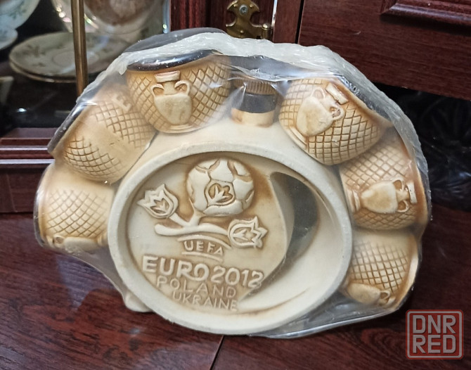Штоф и стопки ( набор ) евро 2012 новый Донецк - изображение 5