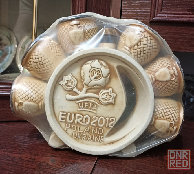 Штоф и стопки ( набор ) евро 2012 новый Донецк - изображение 1