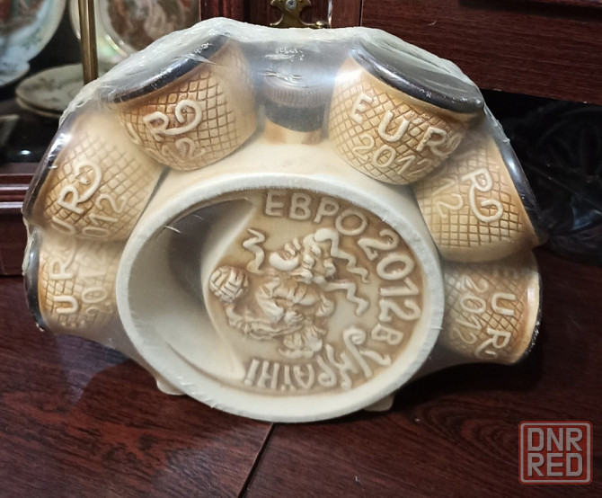 Штоф и стопки ( набор ) евро 2012 новый Донецк - изображение 2