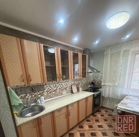 Сдаю двухкомнатную квартиру 52.0 м² этаж 8/9 город Донецк, Киевский район, улица Молодых Шахтёров. Донецк - изображение 1