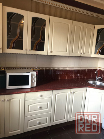 Сдам 1ком крупногабаритная с ремонтом ул Куйбышева д 218 с мебелью и техникой вода холодная,горячая Донецк - изображение 1