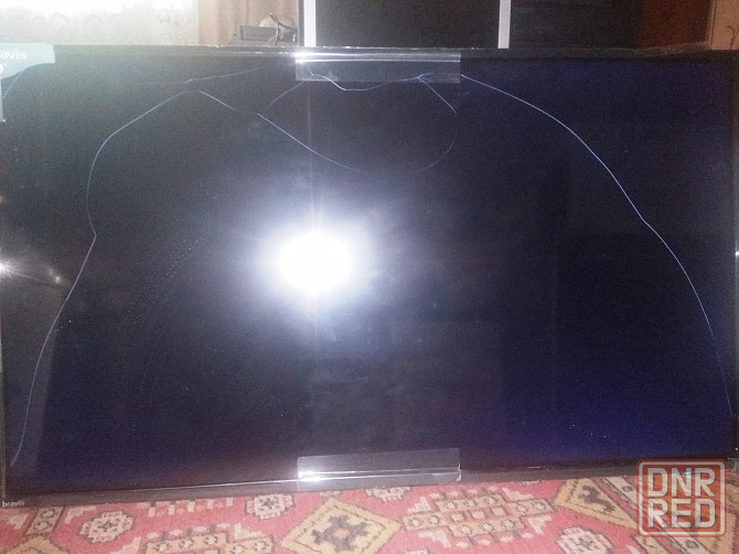 Телевизор BRAVIS UHD-40E6000 Макеевка - изображение 2