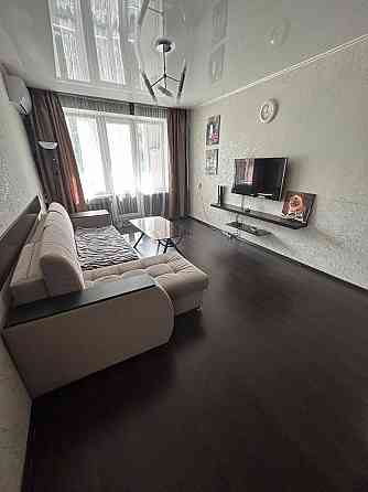 Сдаю двушку на Левом берегу, район 9и. Этаж: 5/9 . Мариуполь